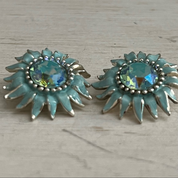 Weiss Vintage Light Blue Enamel AB Rhinestone 1940s Brooch and Earrings Set - Picture 7 of 16